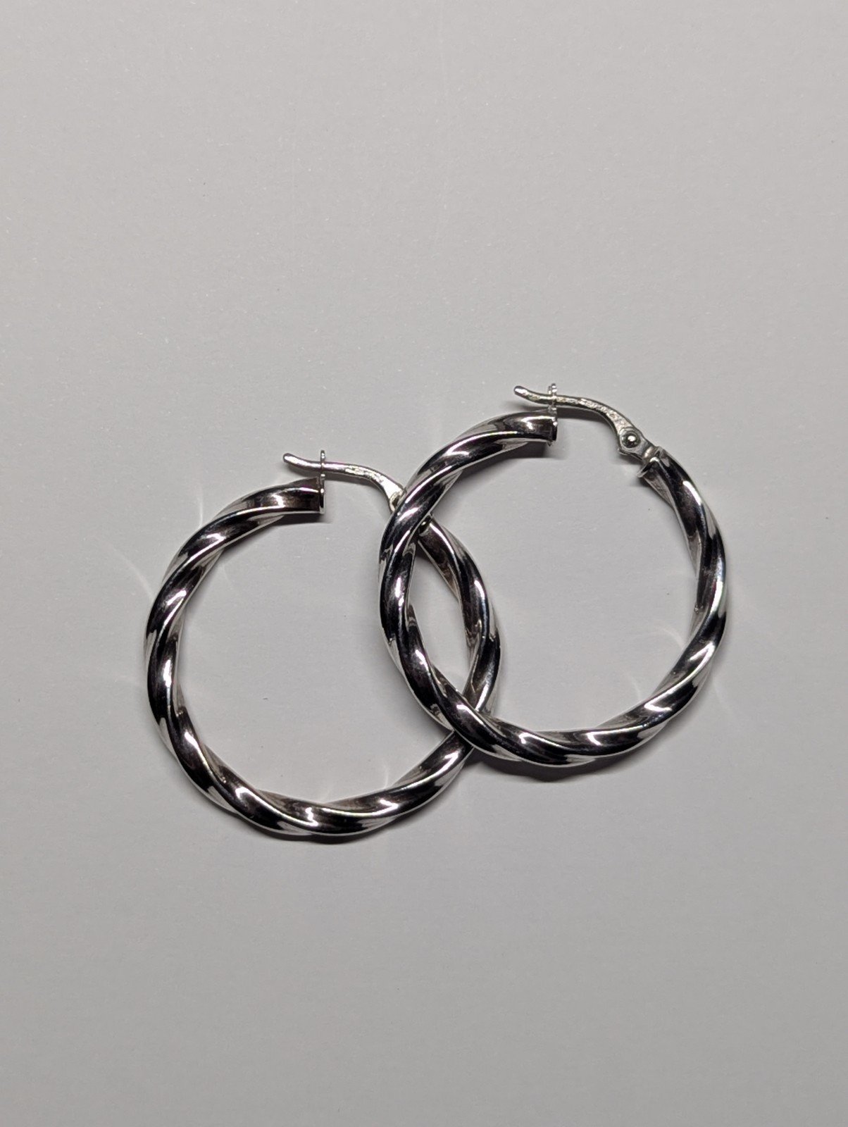 Vintage 9ct White Gold Twist Creole Hoop Earrings | 2.9g | 30mm Hoops - Image 2