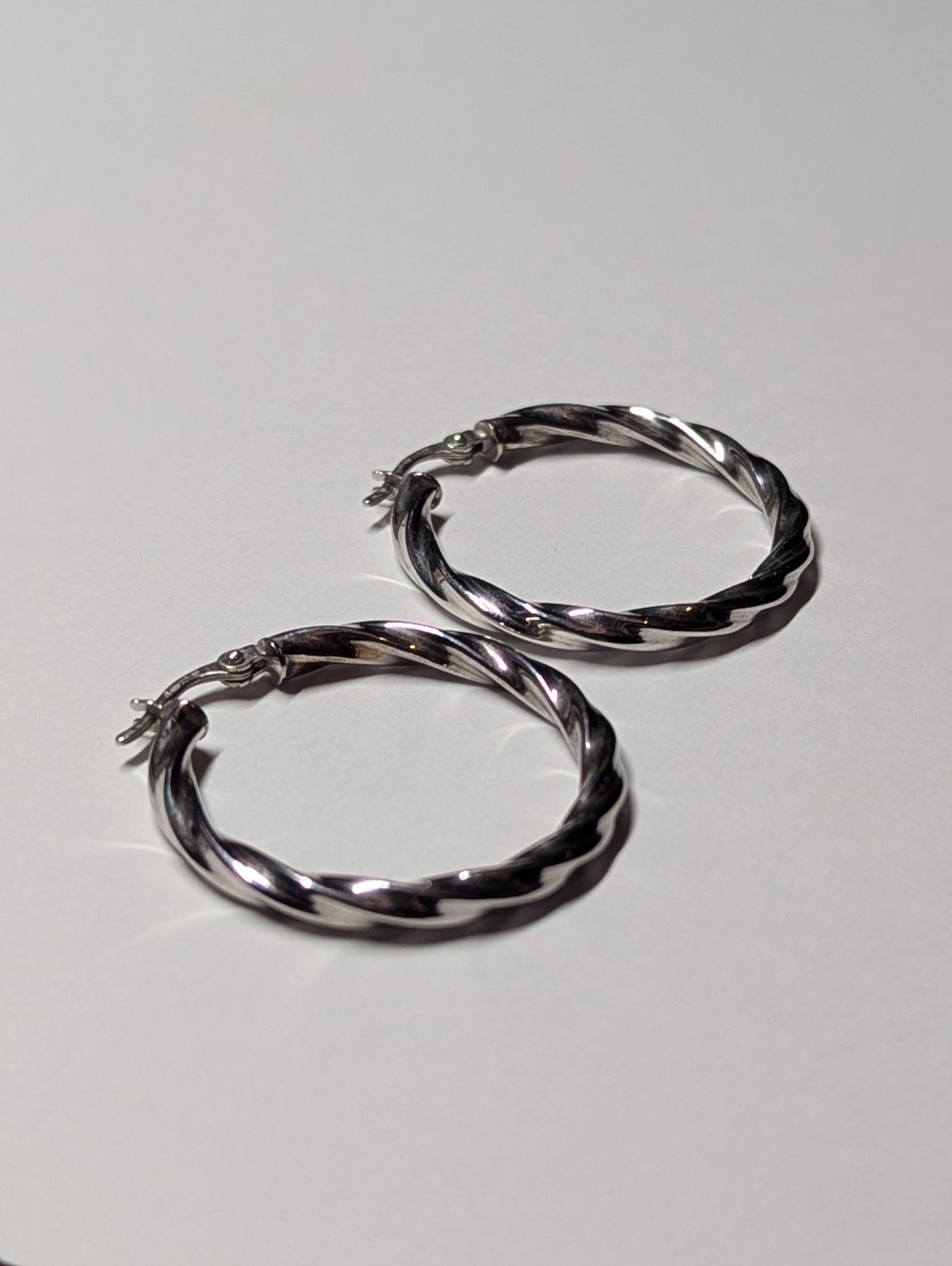 Vintage 9ct White Gold Twist Creole Hoop Earrings | 2.9g | 30mm Hoops - Image 4