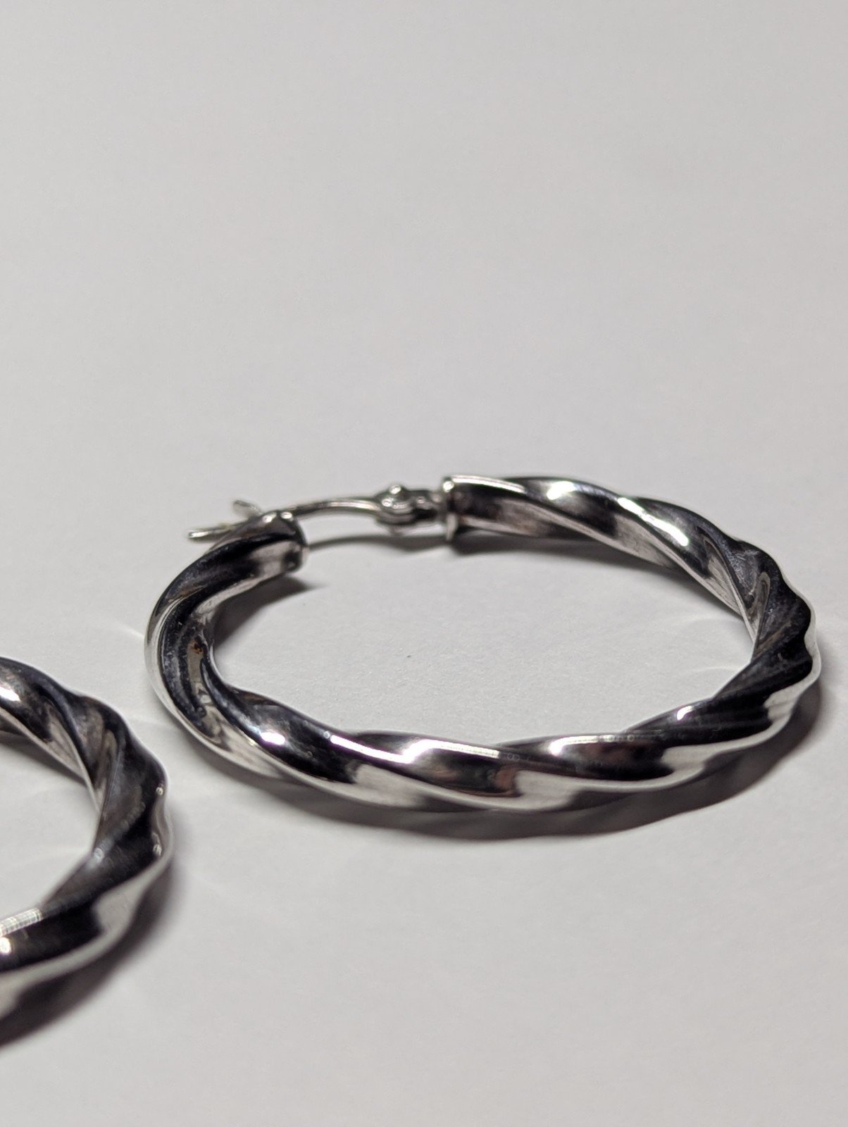 Vintage 9ct White Gold Twist Creole Hoop Earrings | 2.9g | 30mm Hoops - Image 5