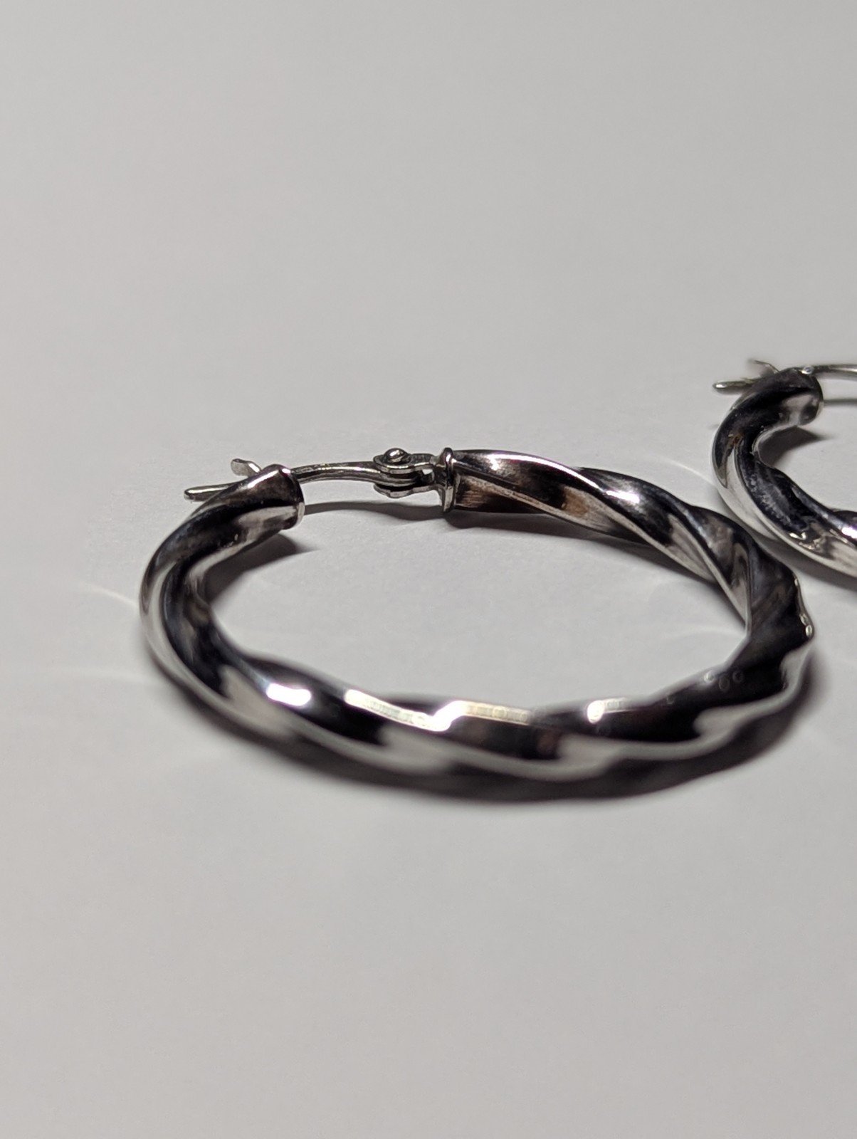 Vintage 9ct White Gold Twist Creole Hoop Earrings | 2.9g | 30mm Hoops - Image 6