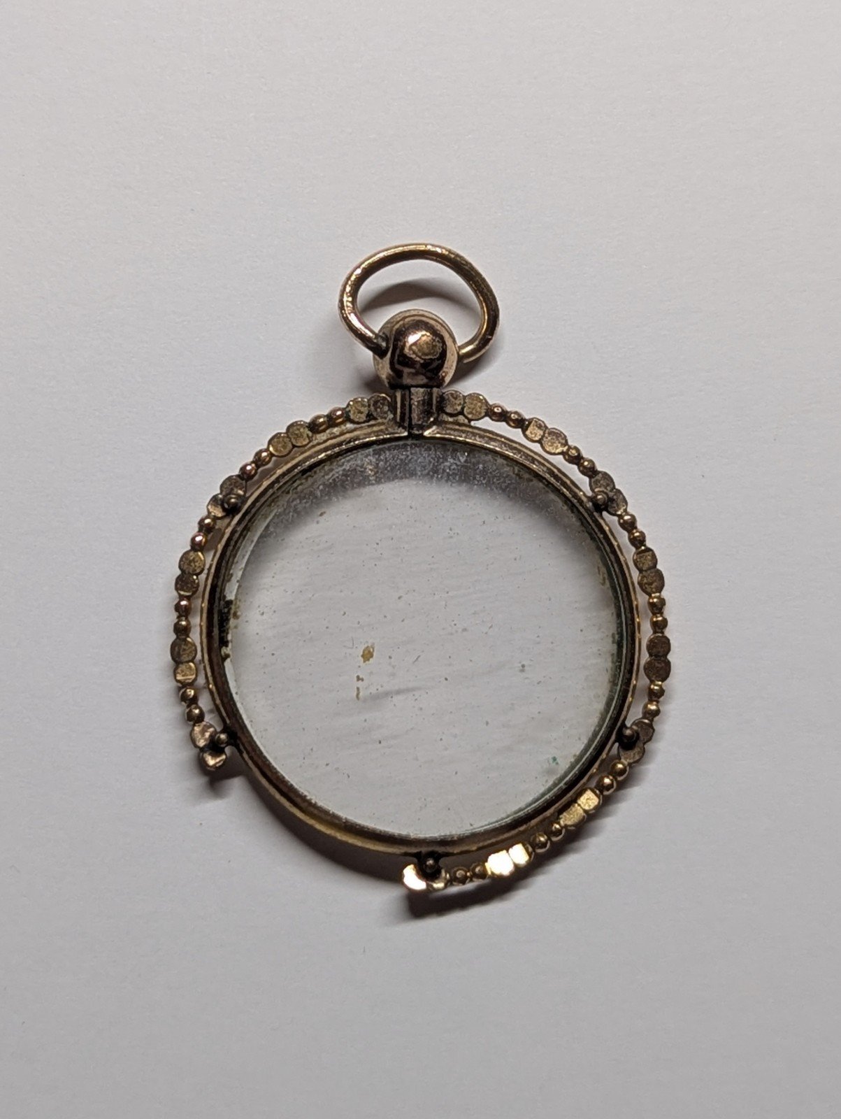 Vintage/Antique Gold Tone Locket | 2.5cm Diameter