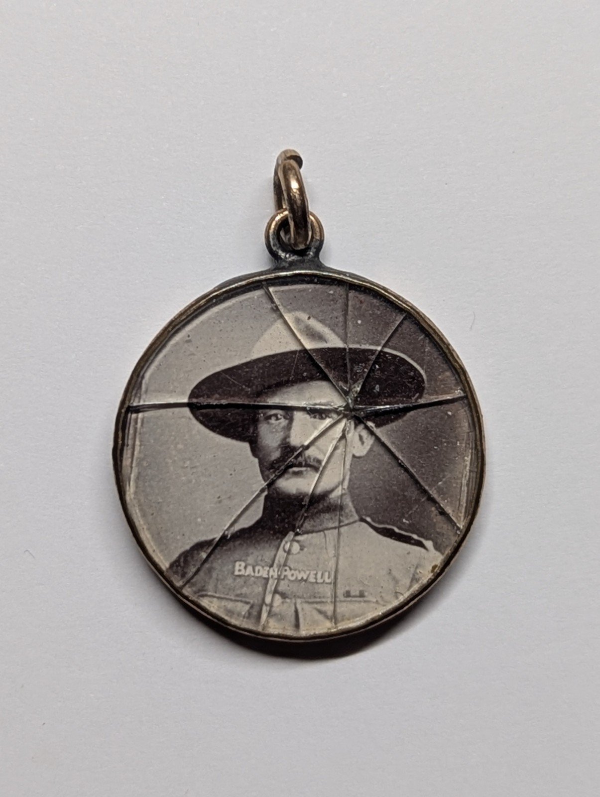 Antique Gold Tone Robert Baden-Powell And Lord Roberts Boer War Pendant Cracked