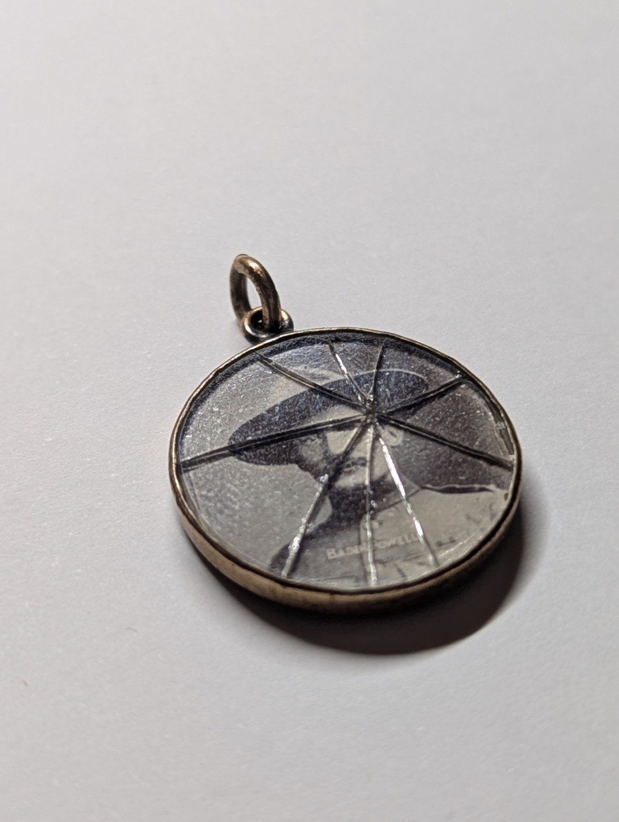 Antique Gold Tone Robert Baden-Powell And Lord Roberts Boer War Pendant Cracked - Image 2