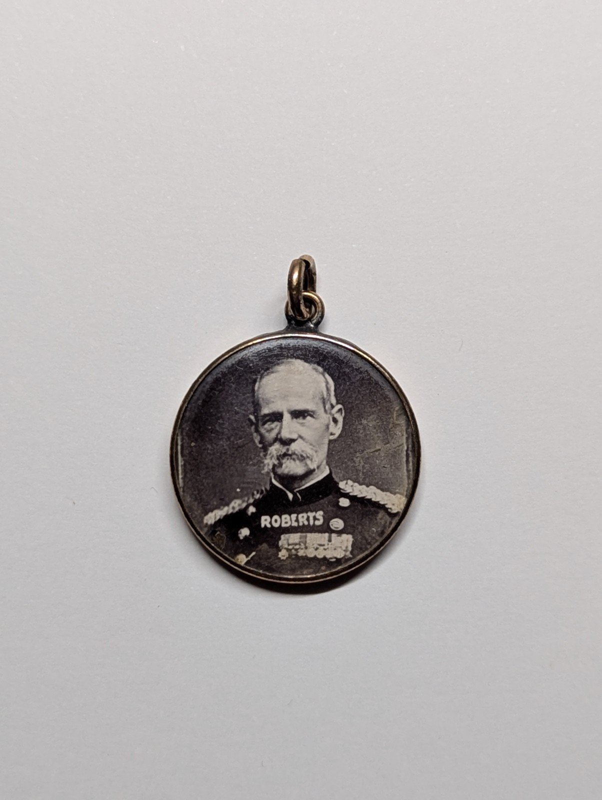 Antique Gold Tone Robert Baden-Powell And Lord Roberts Boer War Pendant Cracked - Image 3