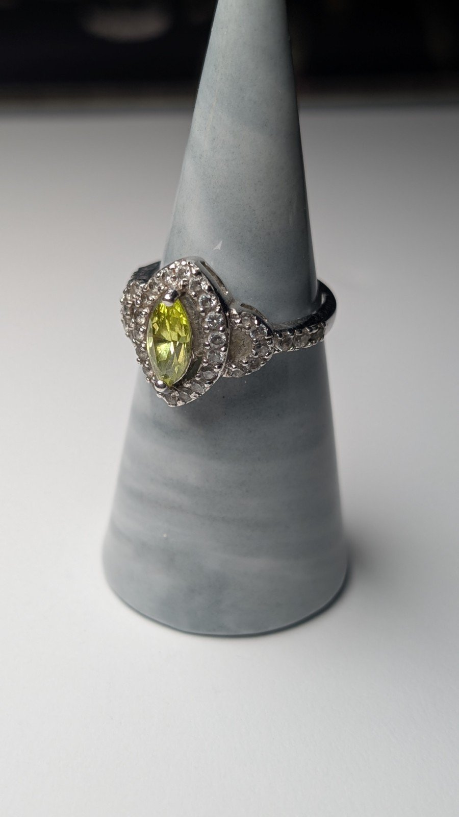Vintage Sterling Silver Green Peridot Ring | Size Q | 925 Silver - Image 6