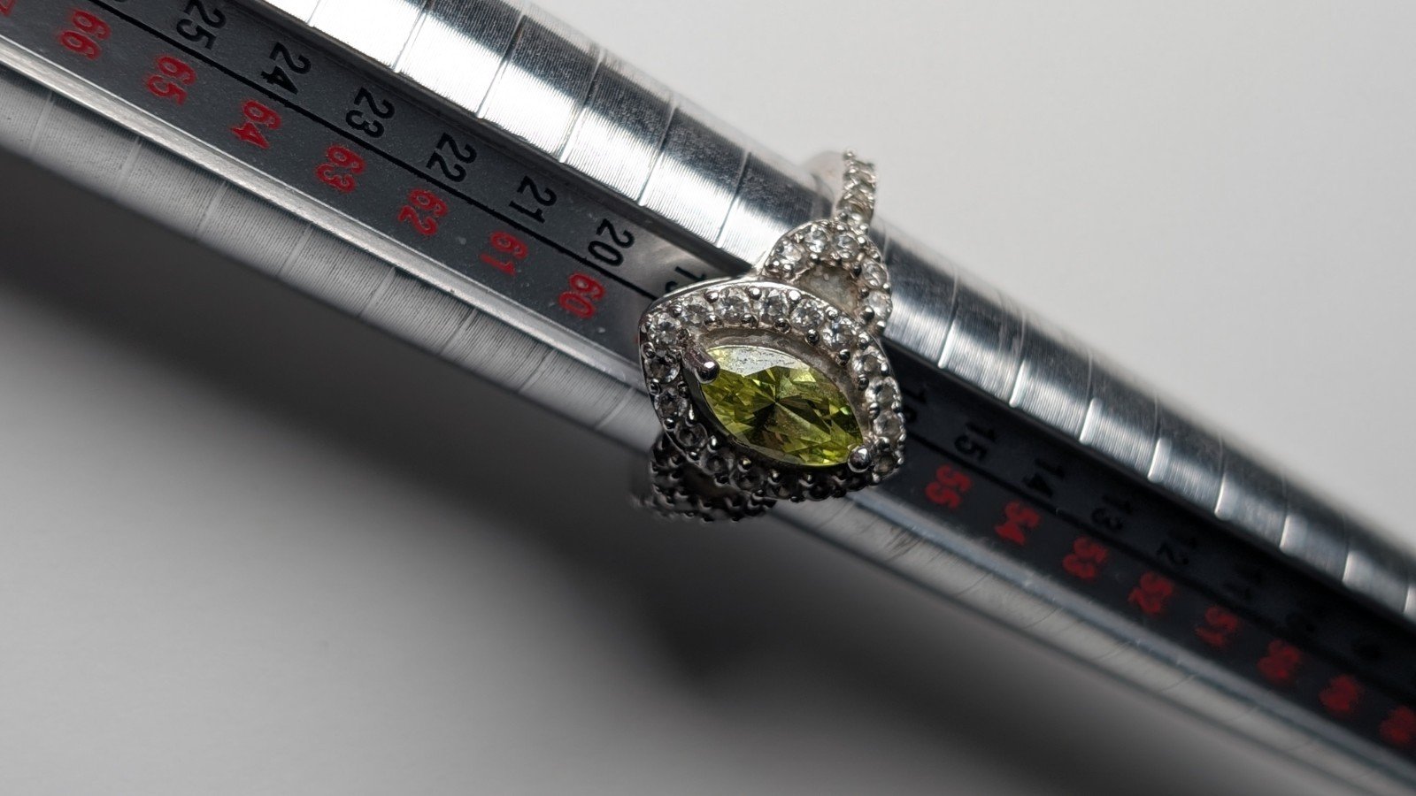 Vintage Sterling Silver Green Peridot Ring | Size Q | 925 Silver - Image 7