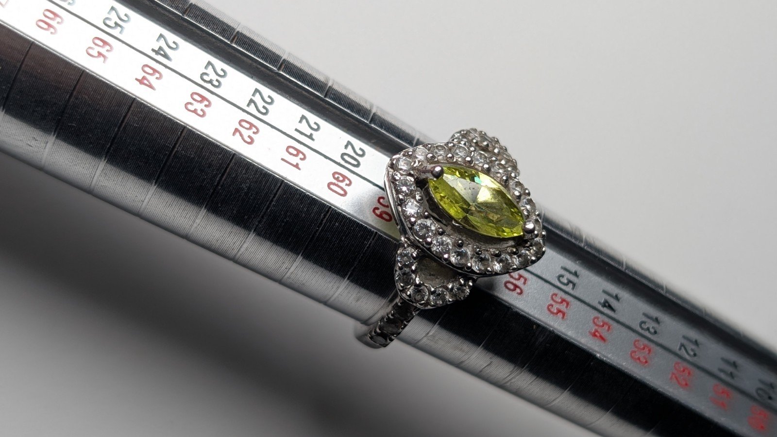 Vintage Sterling Silver Green Peridot Ring | Size Q | 925 Silver - Image 8