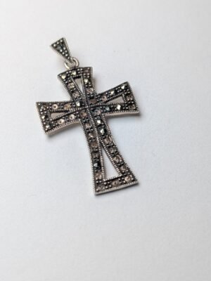 Vintage Sterling Silver Openwork Hearts & Flowers Christian Cross | 3.84g