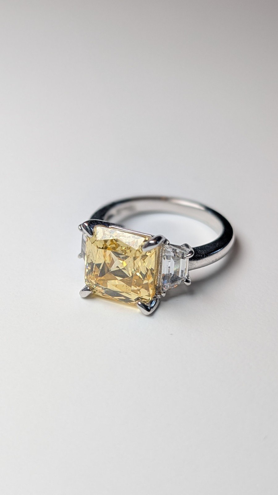 Vintage Sterling Silver Trilogy Clear & Yellow DQCZ Gemstone Ring | Size M 1/2 - Image 3