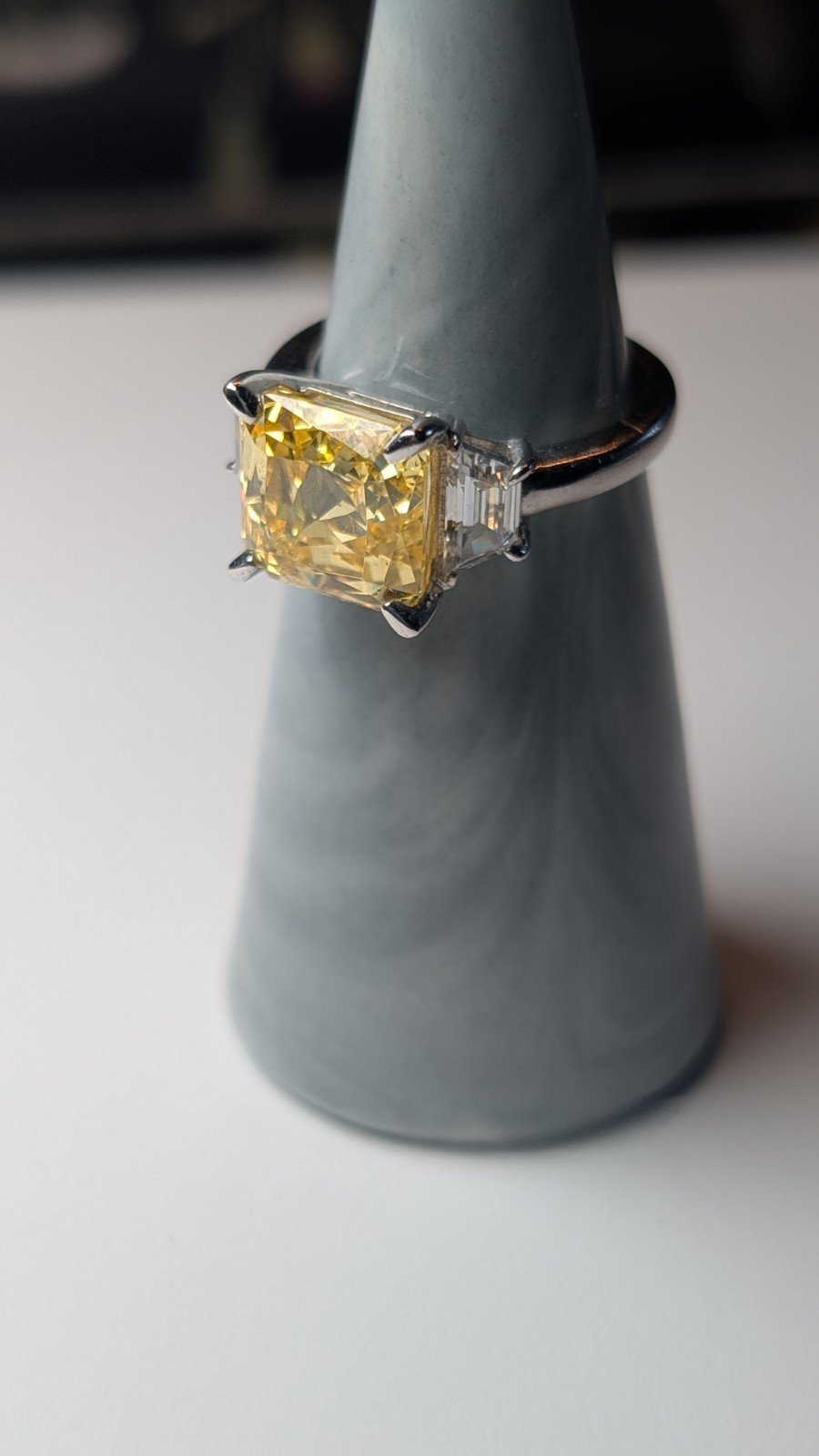 Vintage Sterling Silver Trilogy Clear & Yellow DQCZ Gemstone Ring | Size M 1/2 - Image 5