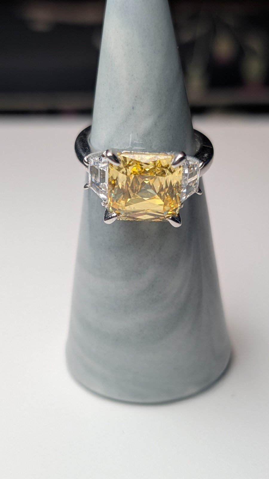 Vintage Sterling Silver Trilogy Clear & Yellow DQCZ Gemstone Ring | Size M 1/2 - Image 6