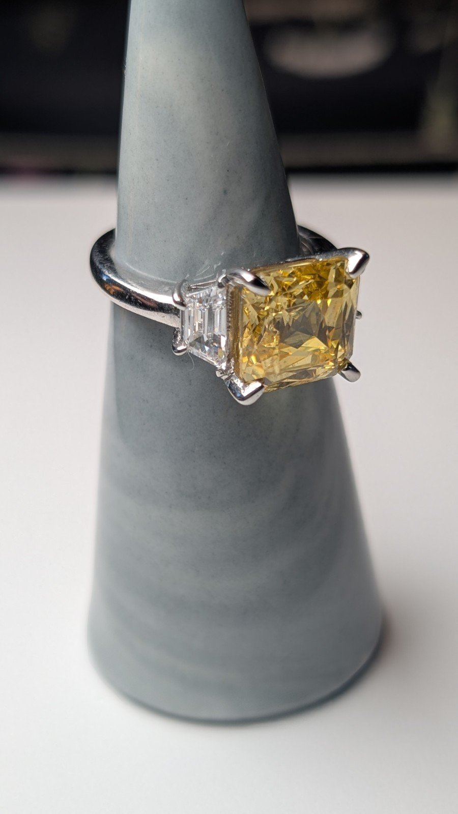 Vintage Sterling Silver Trilogy Clear & Yellow DQCZ Gemstone Ring | Size M 1/2 - Image 9