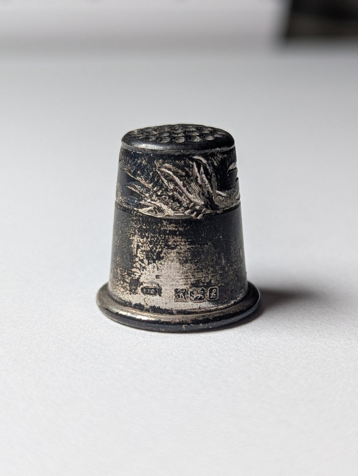 Vintage / Antique Sterling Silver Thimble Leaves & Dots Design | Weight: 2.49g