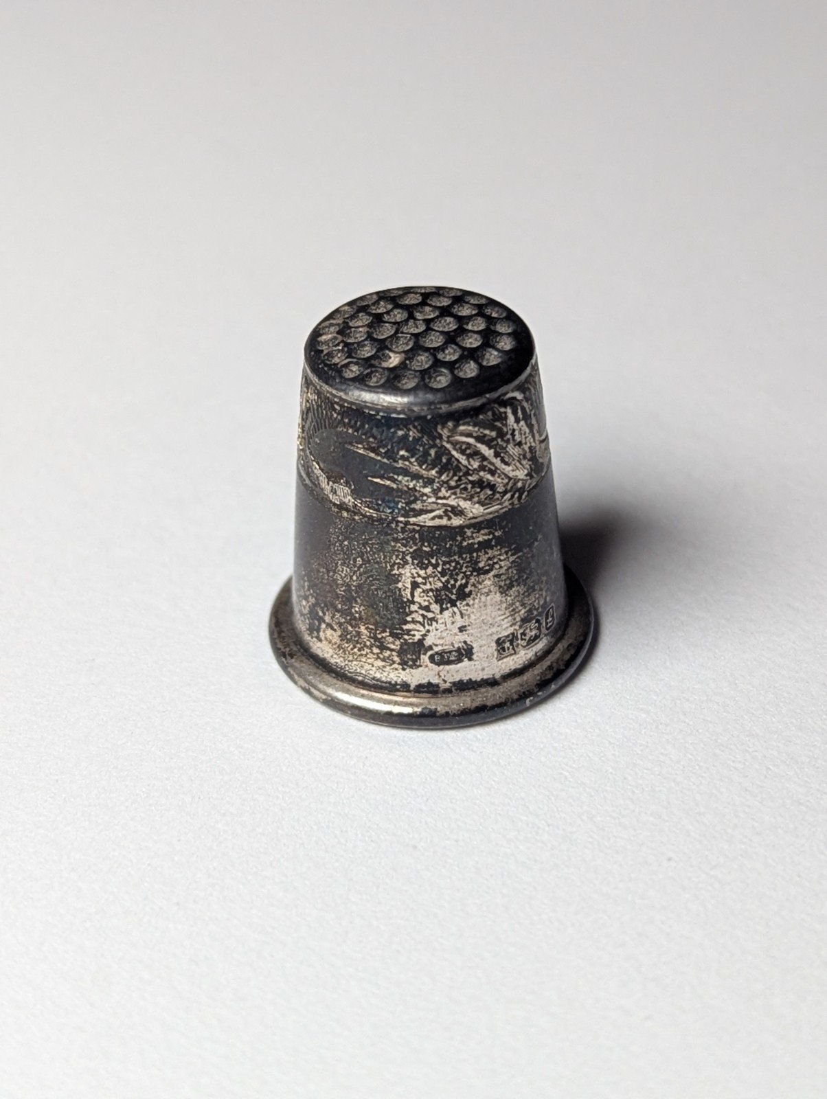 Vintage / Antique Sterling Silver Thimble Leaves & Dots Design | Weight: 2.49g - Image 3