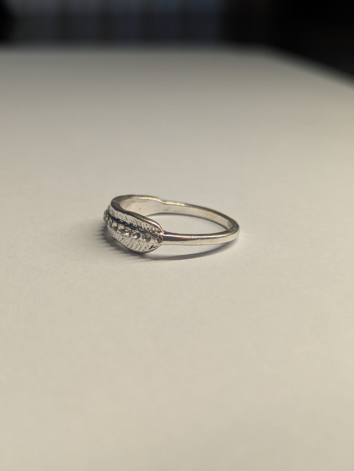 Costume Jewellery Feather And Cz Stones Silver Tone Ring Size R - Image 4