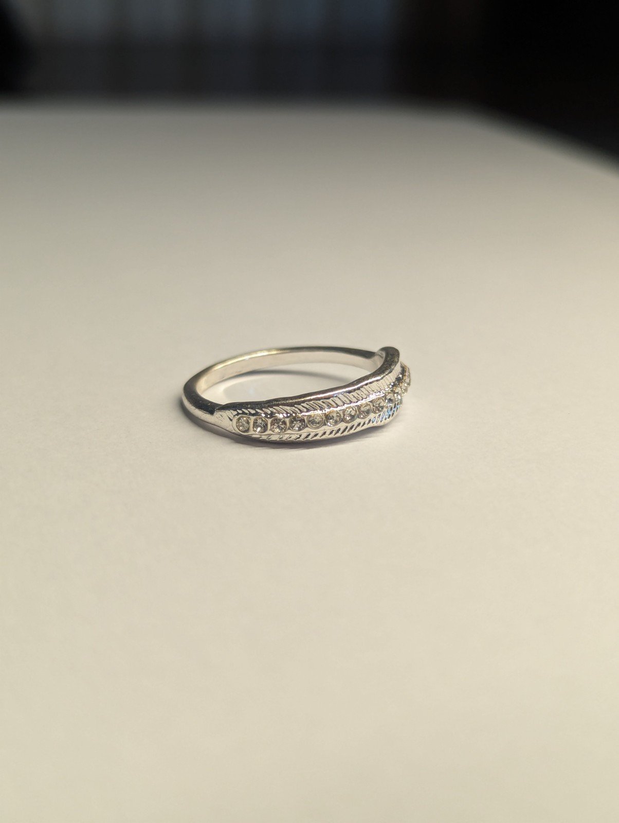 Costume Jewellery Feather And Cz Stones Silver Tone Ring Size R - Image 5