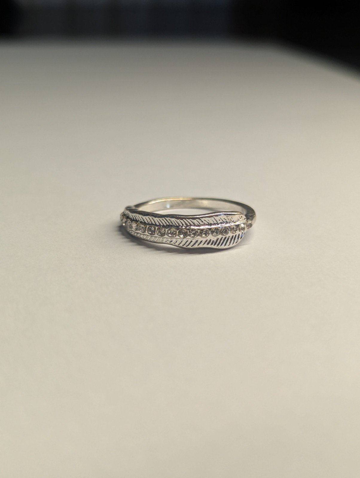 Costume Jewellery Feather And Cz Stones Silver Tone Ring Size R - Image 6