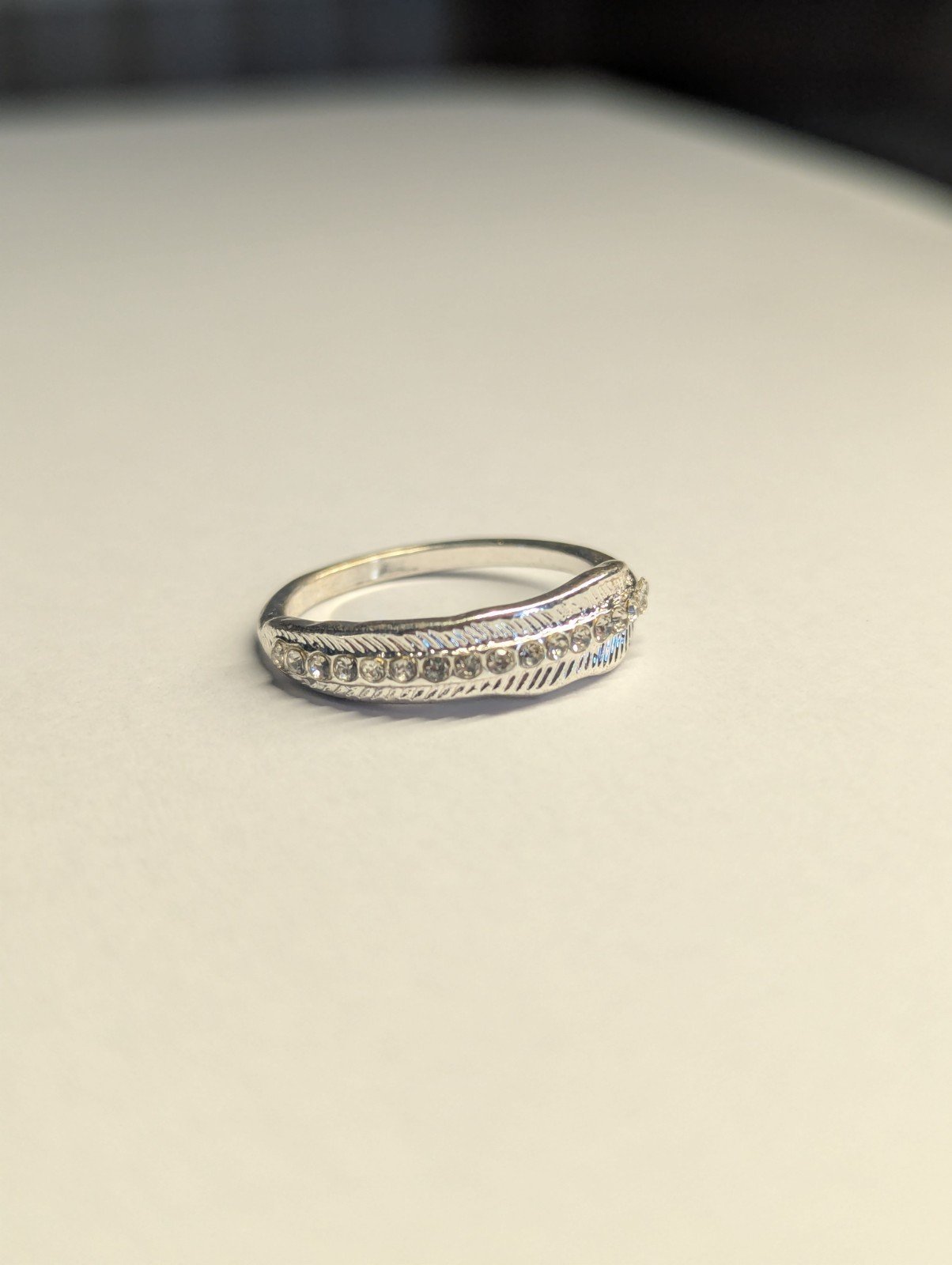 Costume Jewellery Feather And Cz Stones Silver Tone Ring Size R - Image 8