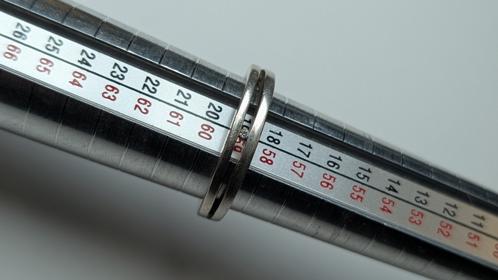 Vintage Sterling Silver Clear Gemstone Band Ring | Size R | 925 Silver - Image 8