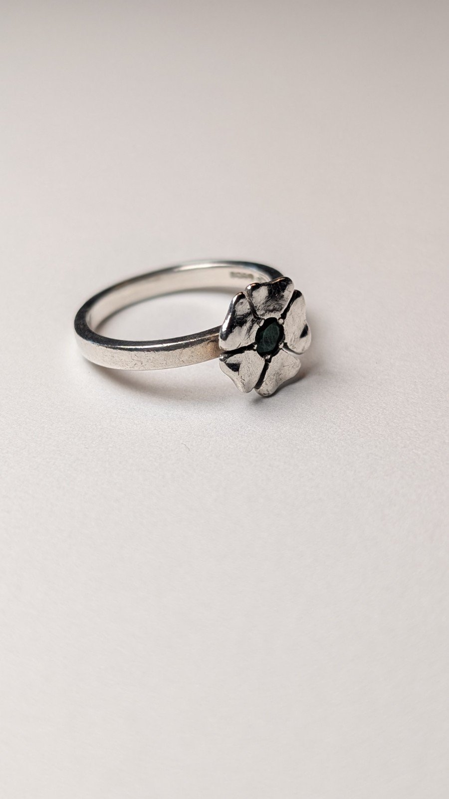 Vintage Sterling Silver Green Gemstone Flower Ring | Size O | 925 Silver - Image 3