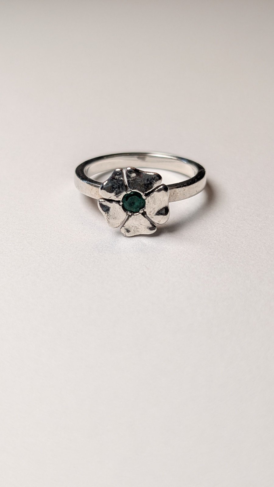 Vintage Sterling Silver Green Gemstone Flower Ring | Size O | 925 Silver - Image 4