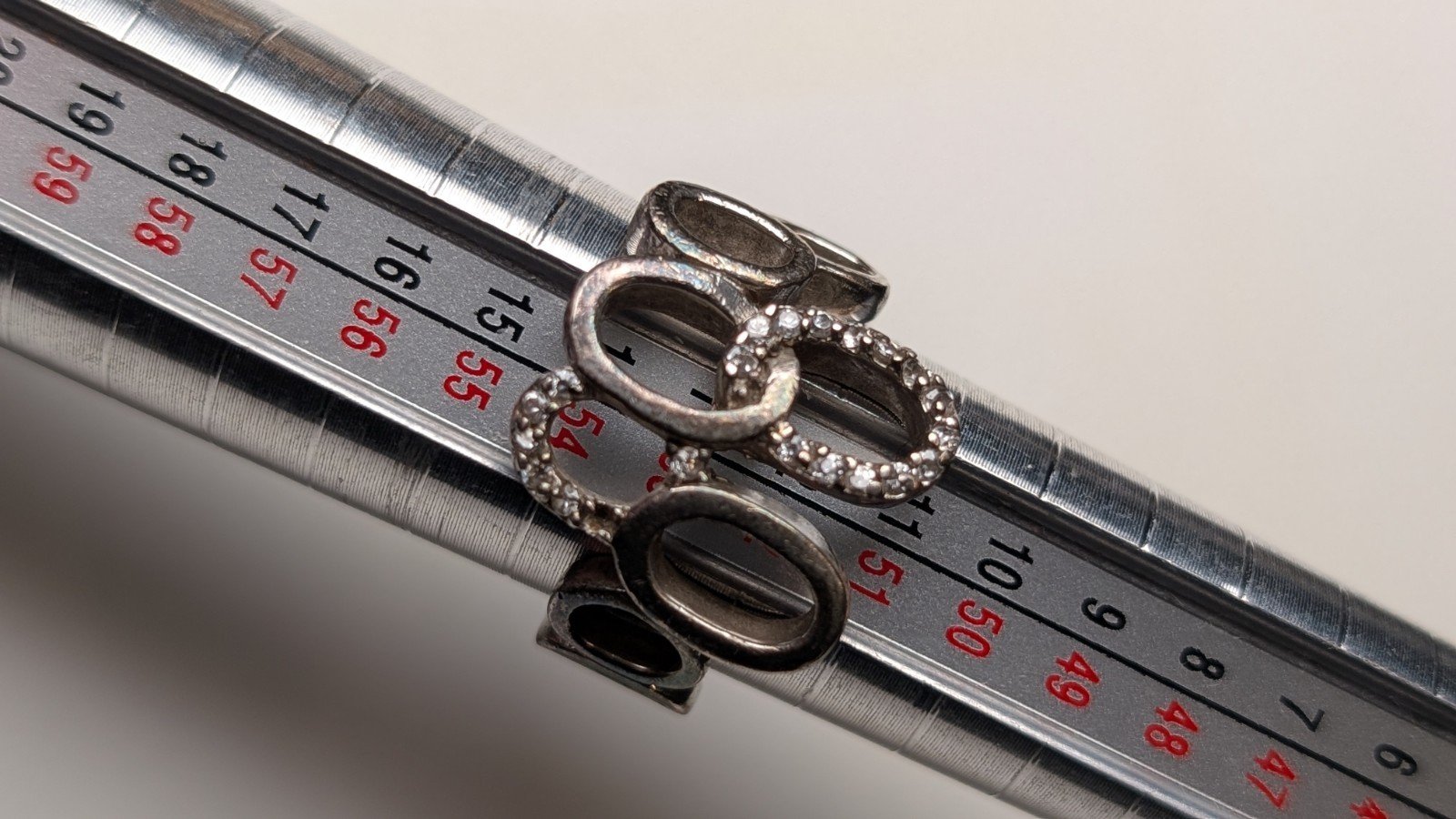 Vintage Sterling Silver Band O Circles CZ Gemstone Ring | Size M | Missing Stone - Image 8