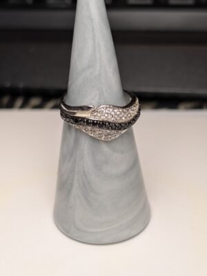 Vintage Sterling Silver Black & White Cluster Leaf Ring | Size P | 925 Silver