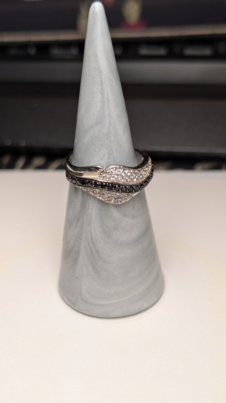 Vintage Sterling Silver Black & White Cluster Leaf Ring | Size P | 925 Silver