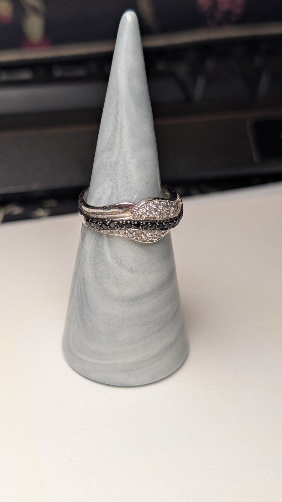 Vintage Sterling Silver Black & White Cluster Leaf Ring | Size P | 925 Silver - Image 3