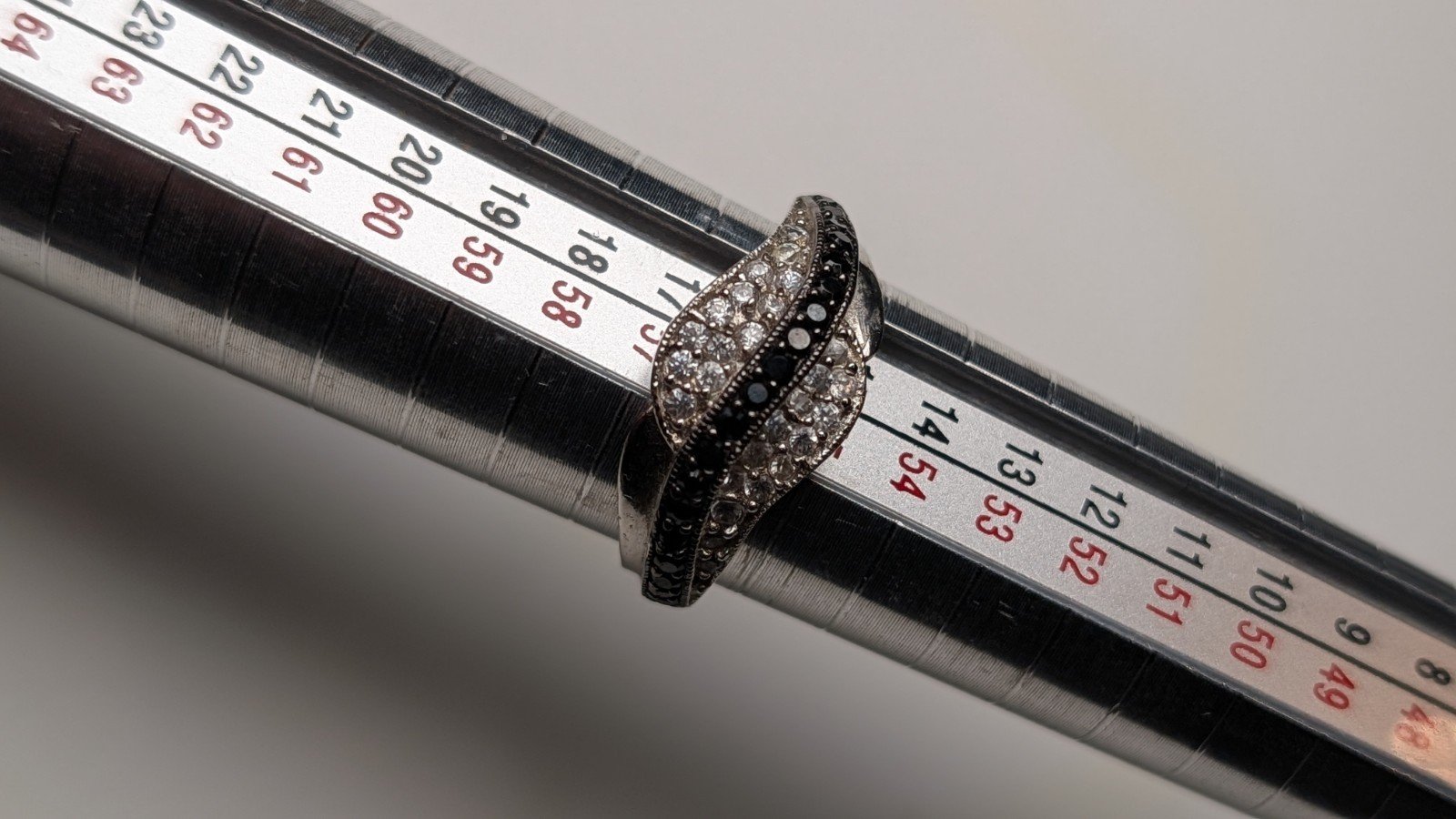 Vintage Sterling Silver Black & White Cluster Leaf Ring | Size P | 925 Silver - Image 8