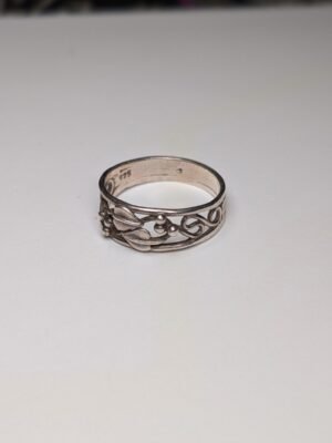 Vintage Sterling Silver Leaf Grape Vine Cut Out Ring | Size R 1/2 | 925