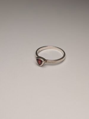 Vintage Sterling Silver Triangle Red Garnet Ring | Size Q 1/2 | 925 Silver