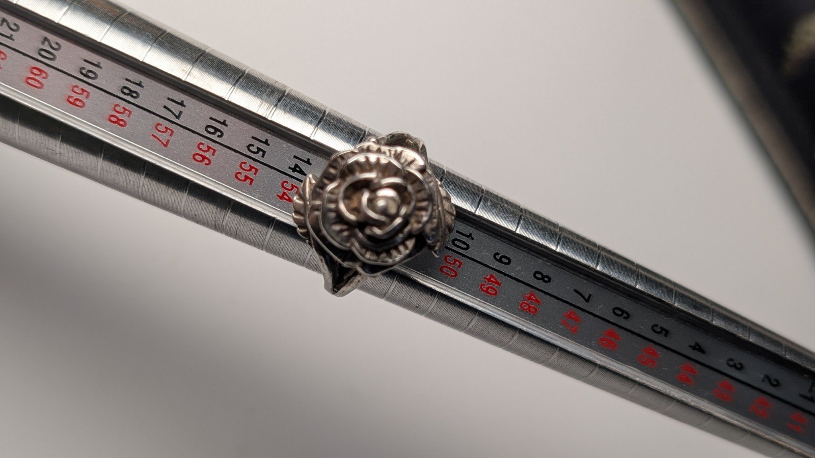 Vintage Sterling Silver 1977 English Rose Ring | Size L 1/2 | 925 Silver - Image 8