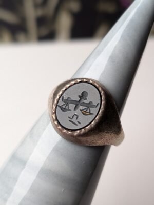 Vintage Sterling Silver 1977 London Libra Engraved Onyx Signet Ring | Size Q 1/2