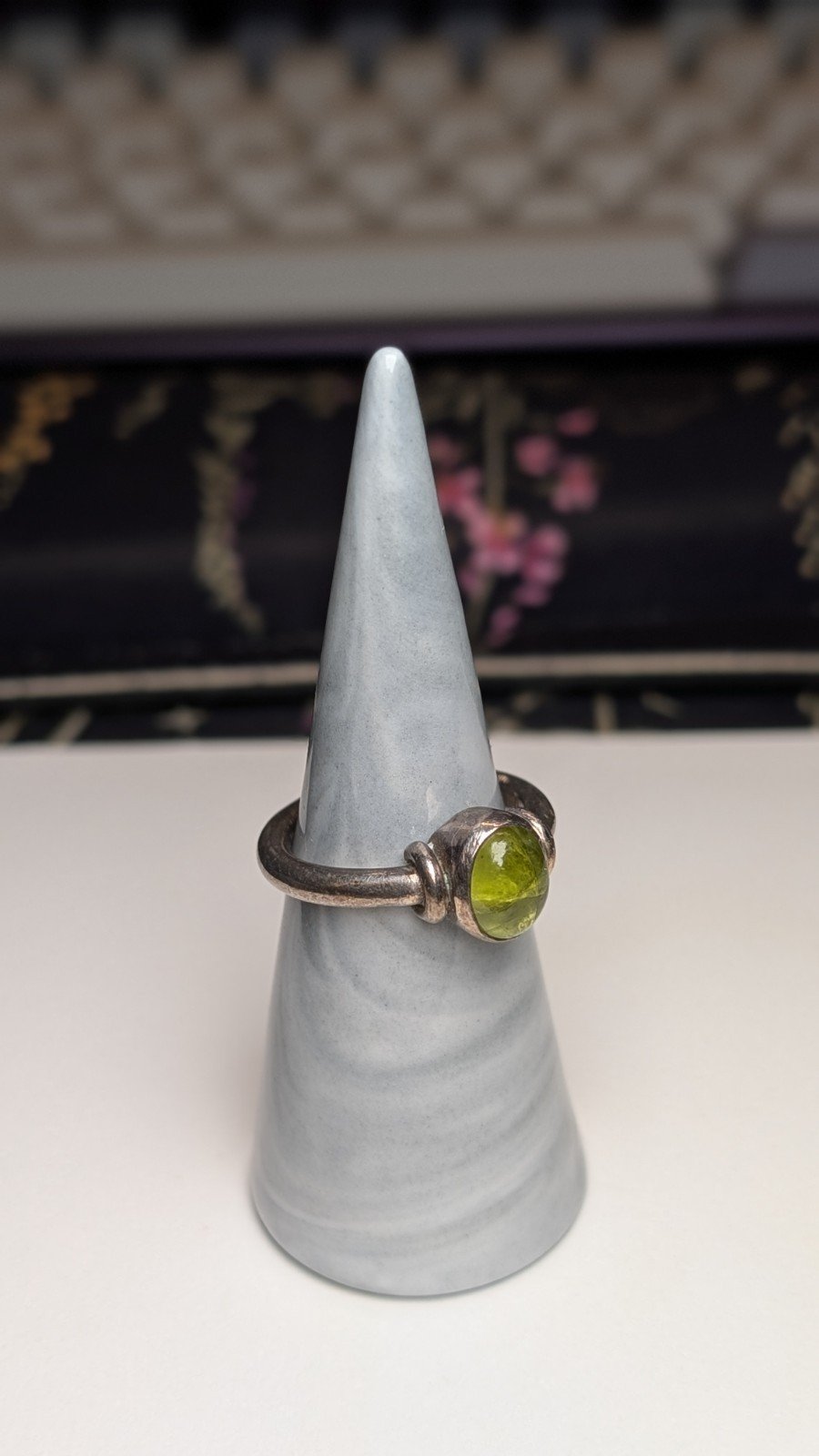 Vintage Sterling Silver Green Peridot Gemstone Ring | Size Q | 925 Silver - Image 4
