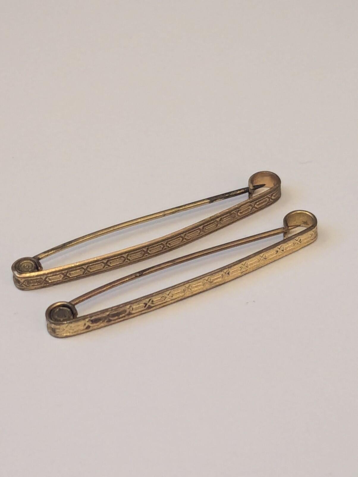 Antique Pair Of Edwardian/Victorian Gold Tone Pin Brooches - Image 5