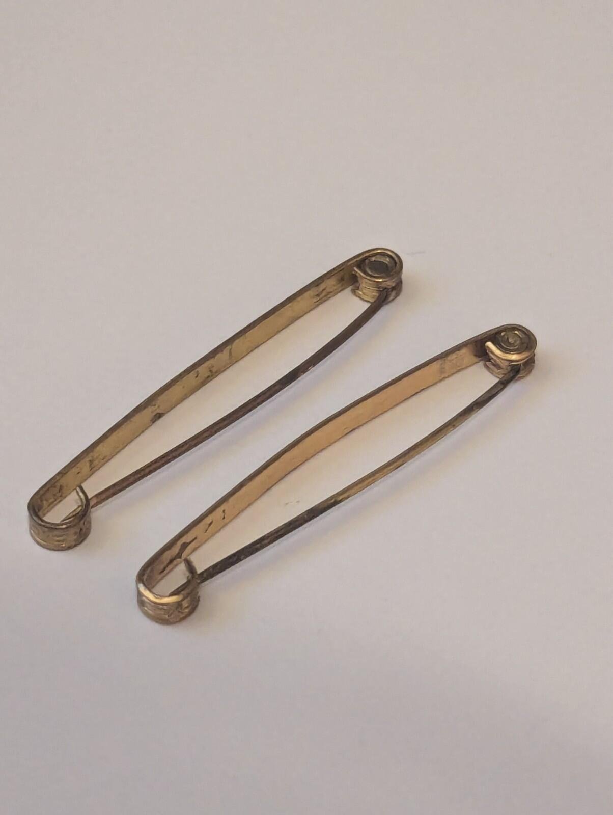 Antique Pair Of Edwardian/Victorian Gold Tone Pin Brooches - Image 7