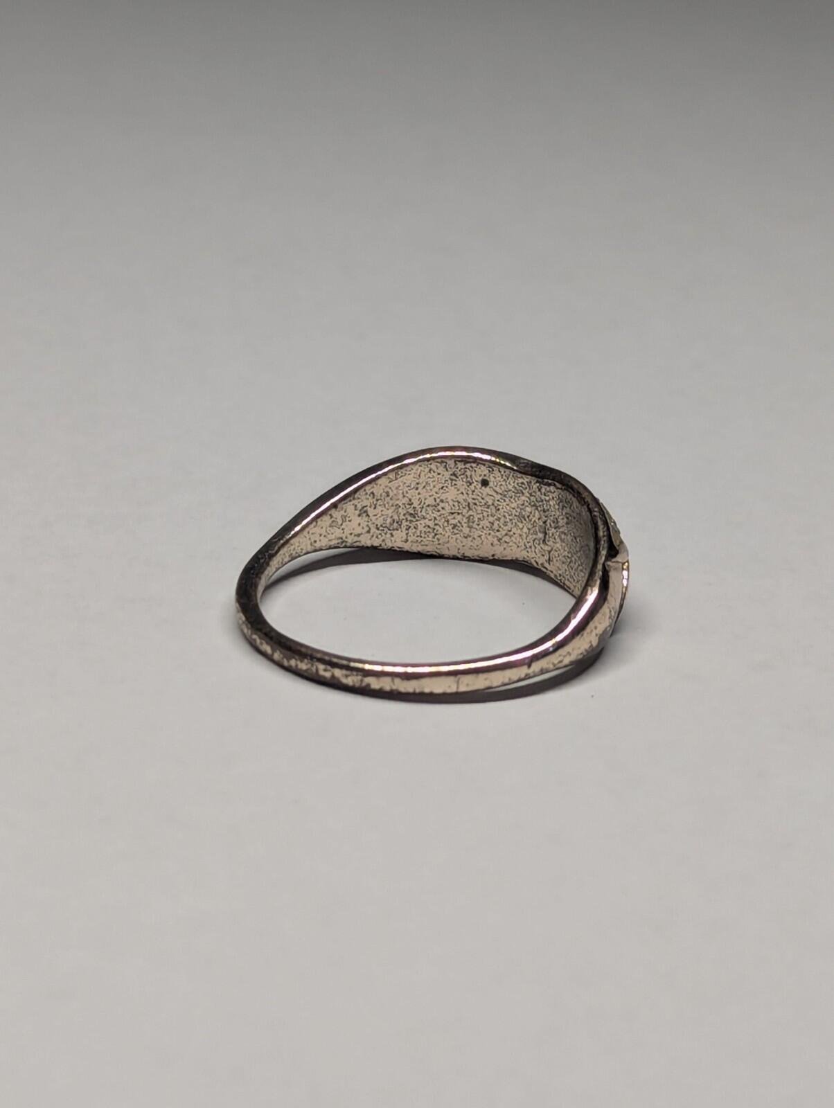 Vintage Costume Jewellery Glittery Ring | Size X | Costume Jewellery Ring - Image 3