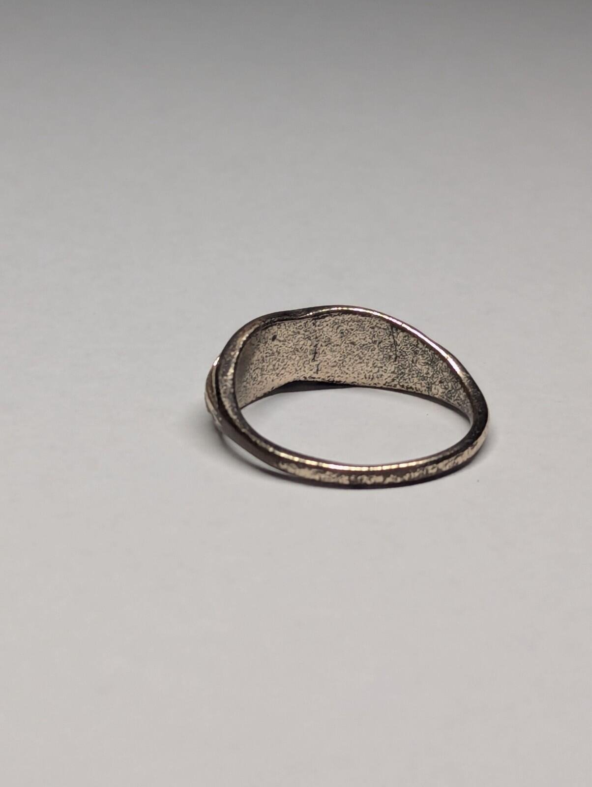Vintage Costume Jewellery Glittery Ring | Size X | Costume Jewellery Ring - Image 4