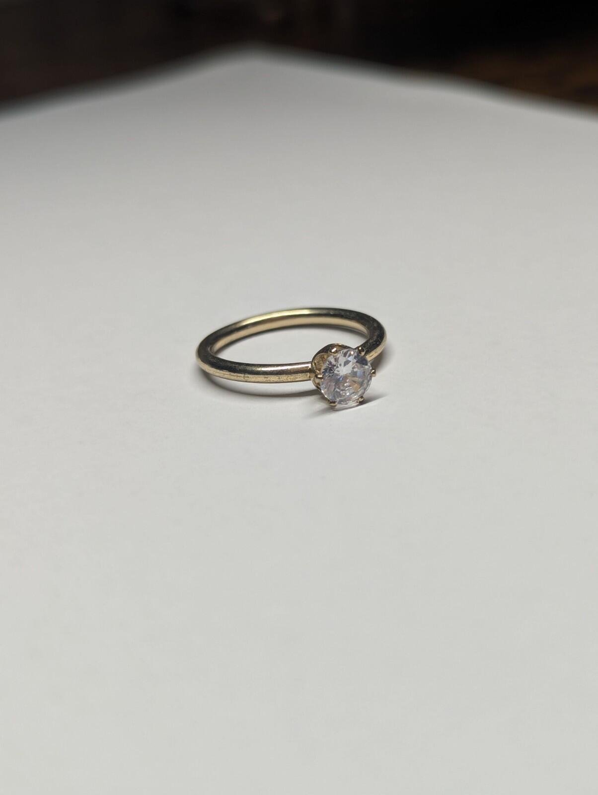 Vintage Costume Jewellery Solitaire CZ Gold Tone Ring | Size P | Solitaire Ring - Image 4