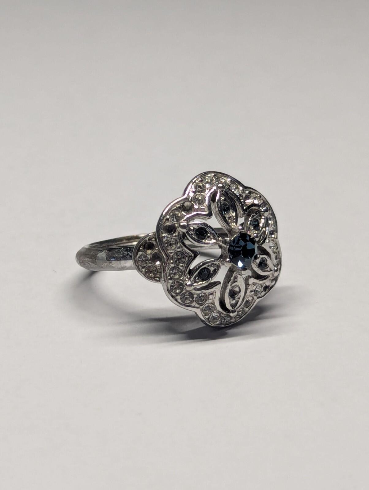 Vintage Costume Jewellery Blue And Clear Gemstones Ring | Size N 1/2 - Image 3