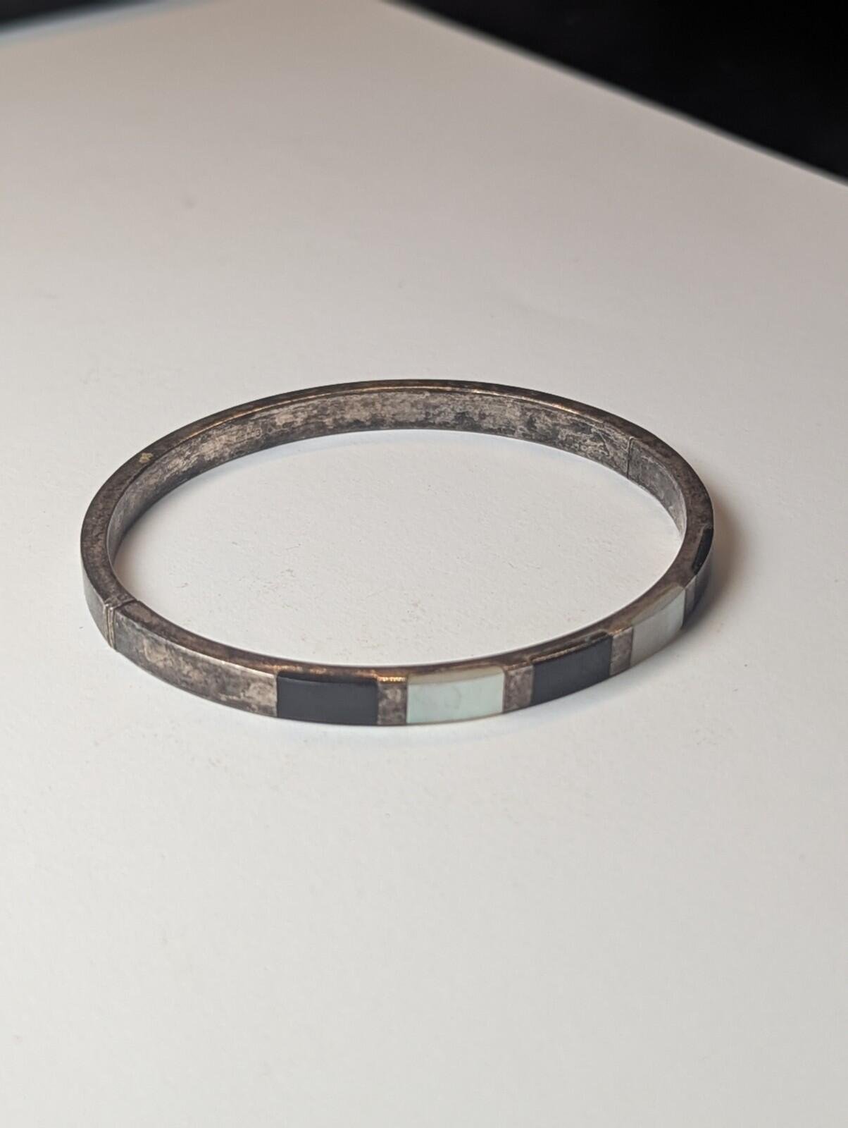 Vintage Sterling Silver Black Onyx & Mother Of Pearl Bangle | 12g | 925 Silver - Image 3