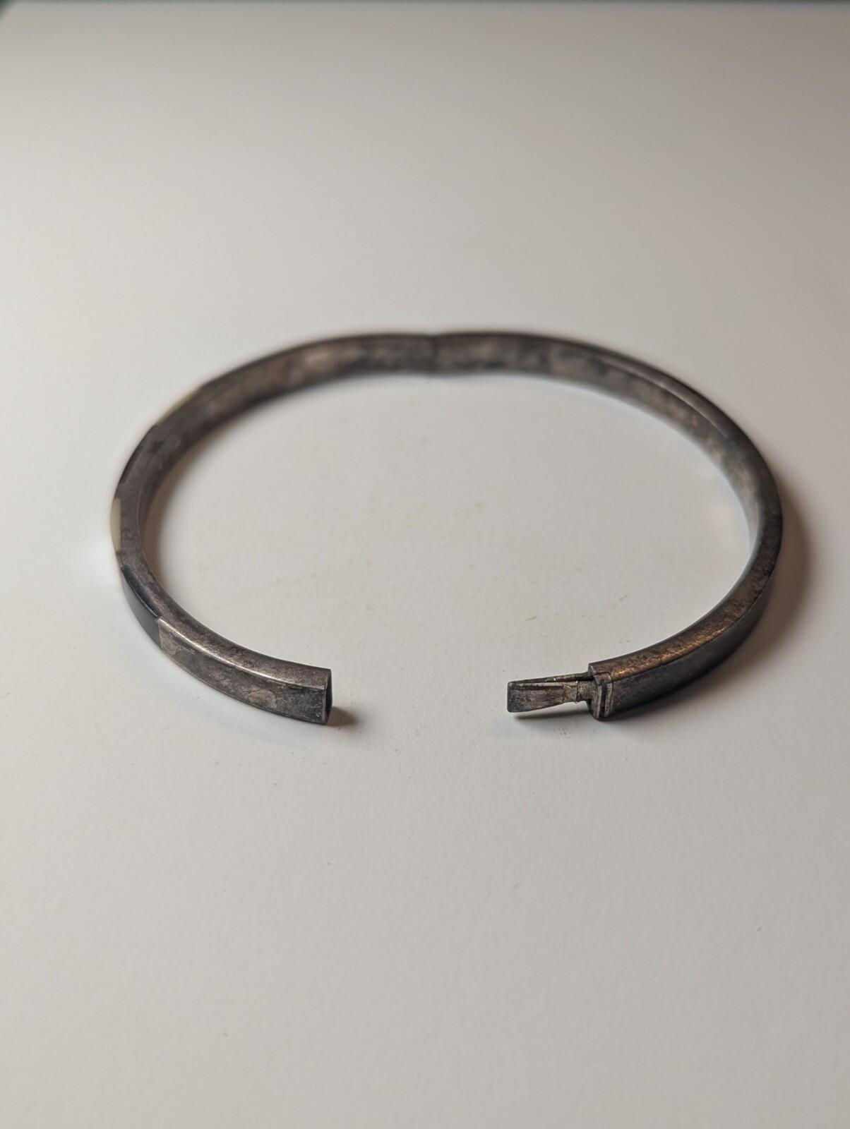 Vintage Sterling Silver Black Onyx & Mother Of Pearl Bangle | 12g | 925 Silver - Image 5