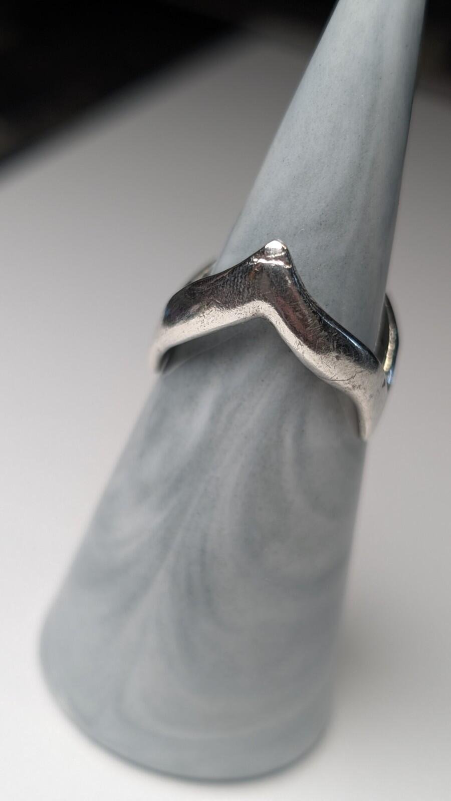 Vintage Sterling Silver 1976 Wishbone Chevron Ring | Size O 1/2 | 925 Silver - Image 2