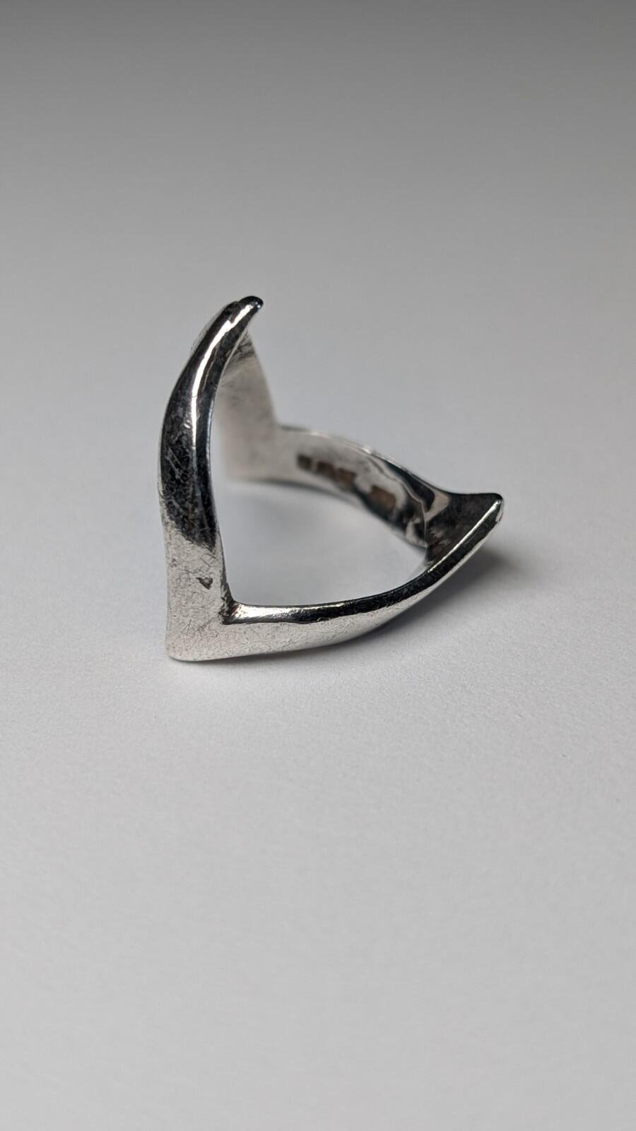 Vintage Sterling Silver 1976 Wishbone Chevron Ring | Size O 1/2 | 925 Silver - Image 5