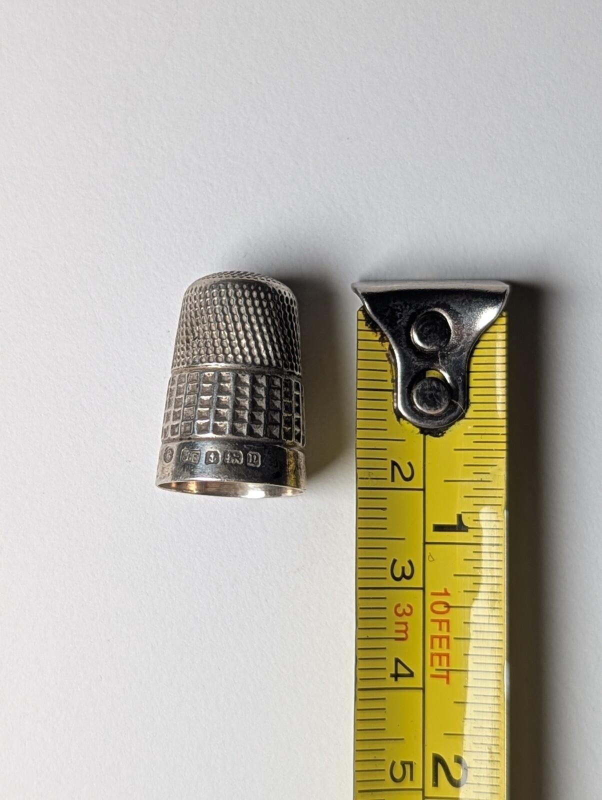 Vintage 1939 Sterling Silver Thimble Squares & Dots Design | Weight: 2.86g - Image 3
