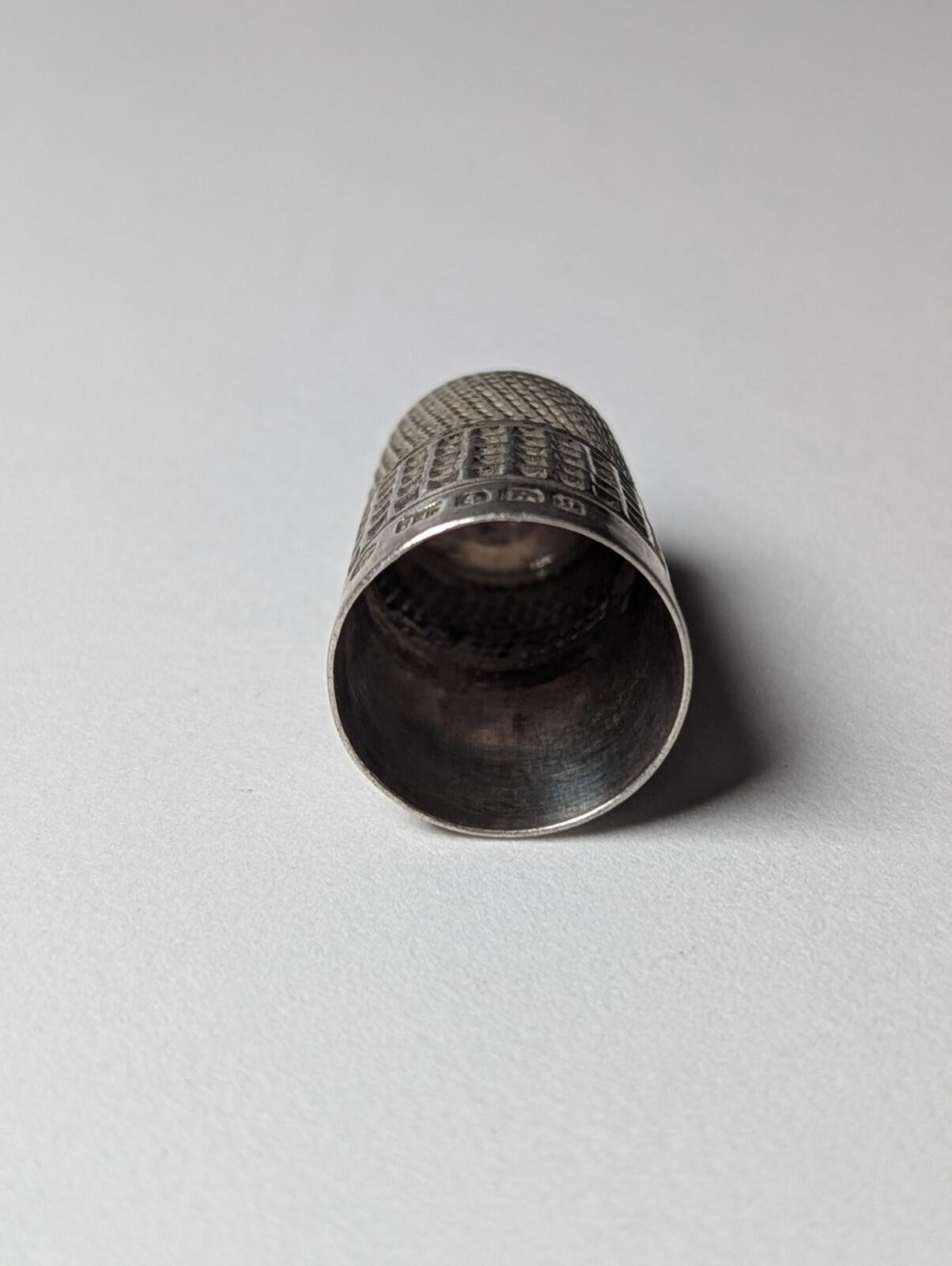 Vintage 1939 Sterling Silver Thimble Squares & Dots Design | Weight: 2.86g - Image 4