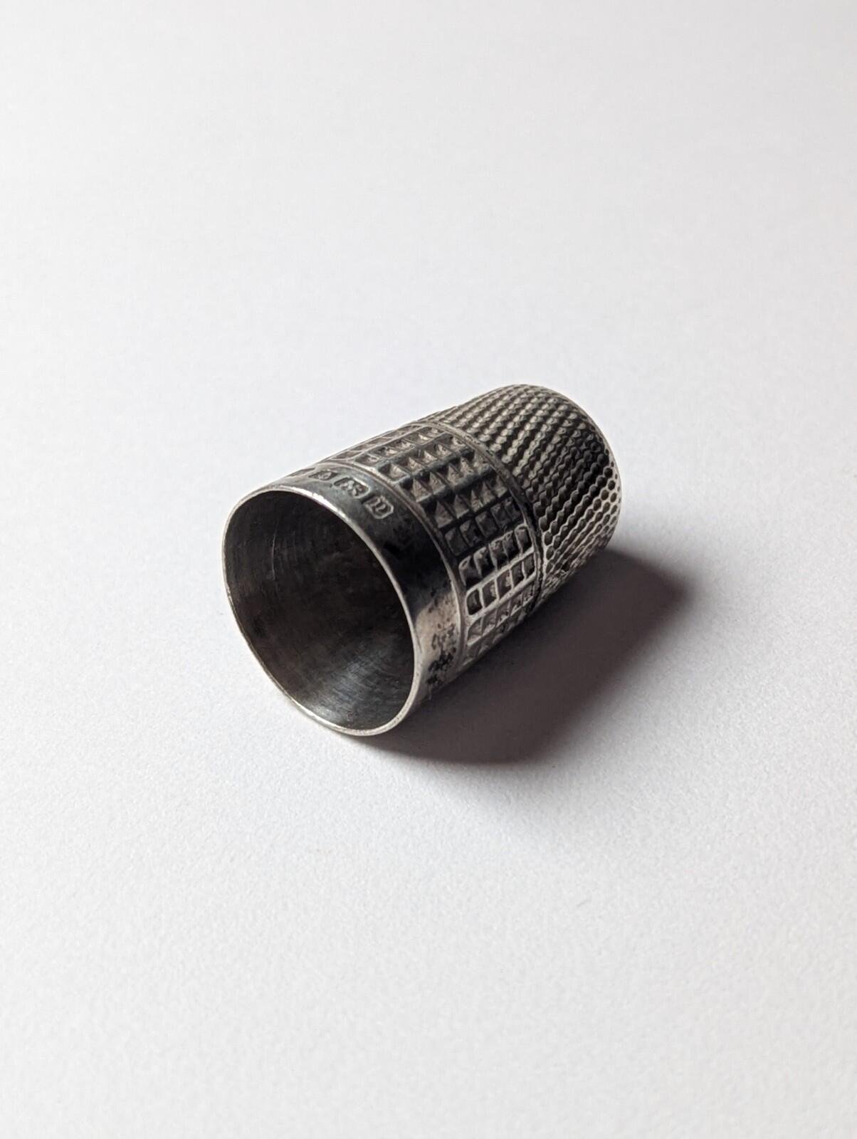 Vintage 1939 Sterling Silver Thimble Squares & Dots Design | Weight: 2.86g - Image 6