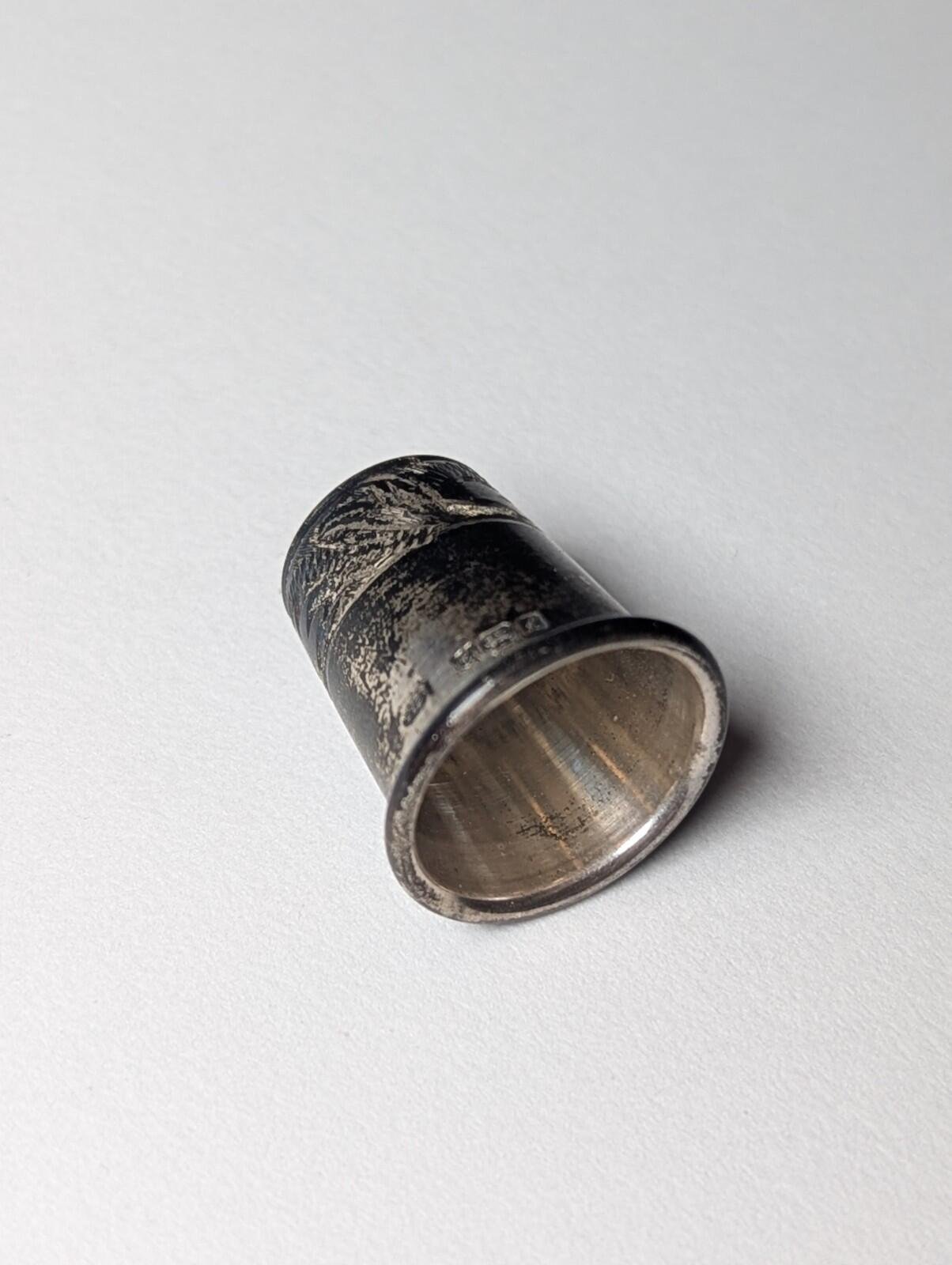 Vintage Sterling Silver 1985 Thimble Leaves & Dots Design | Weight: 2.49g - Image 2