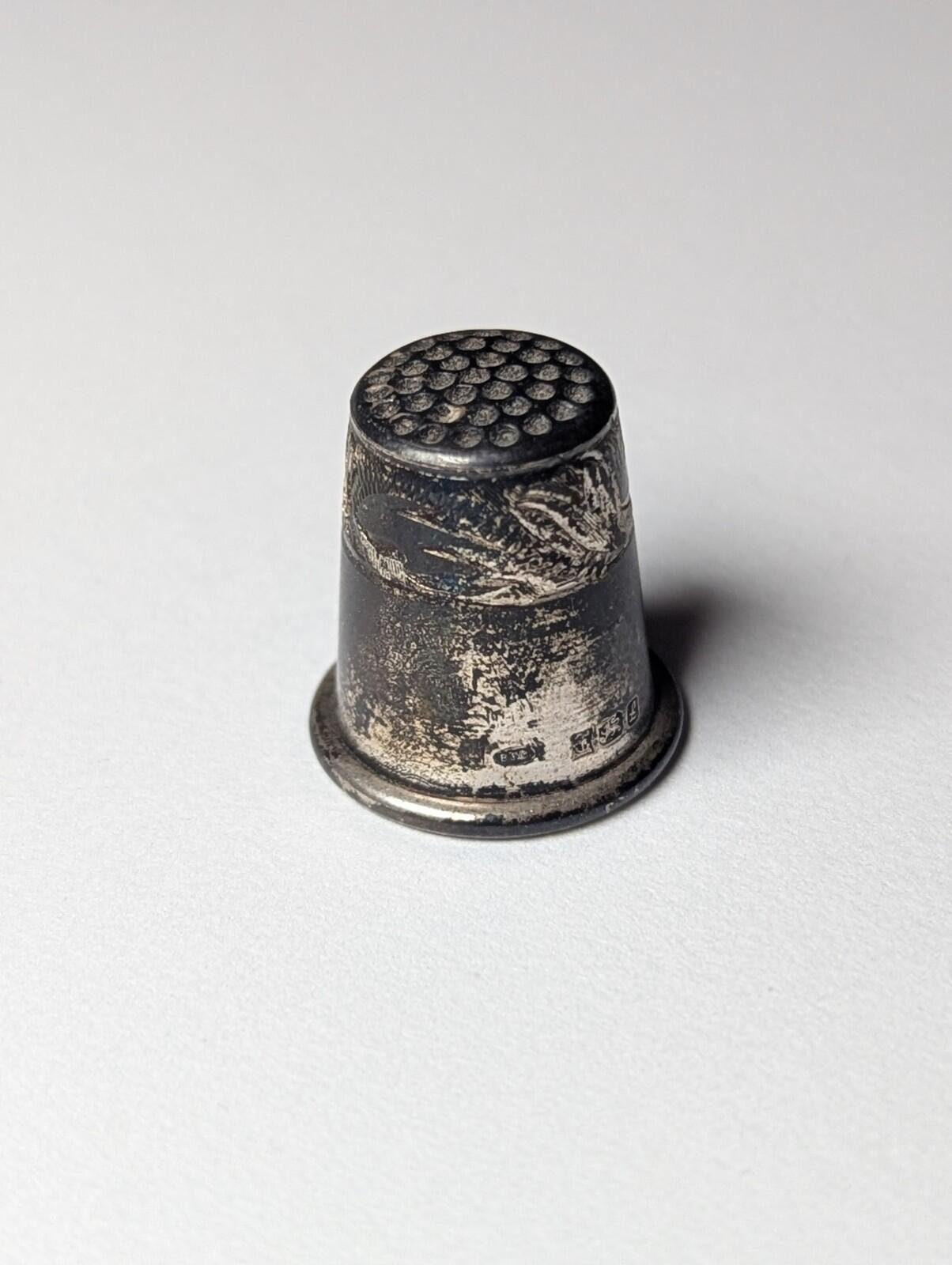 Vintage Sterling Silver 1985 Thimble Leaves & Dots Design | Weight: 2.49g - Image 3